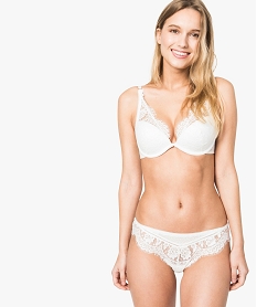 GEMO Slip en dentelle avec forme triangle au dos Blanc