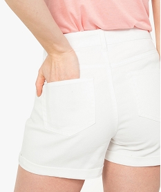 short femme en toile unie avec revers cousus blanc shorts8869101_2