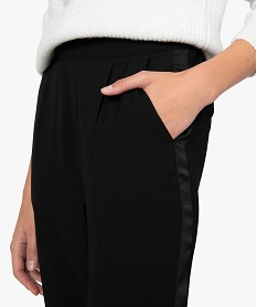 pantalon femme en toile avec bande satinee sur les cotes noir pantalonsA150401_2