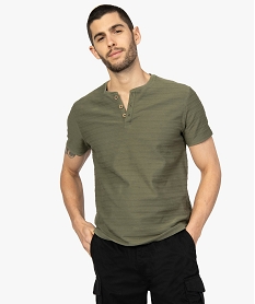 tee-shirt homme a col tunisien en maille texturee aspect raye vert tee-shirtsB501201_1