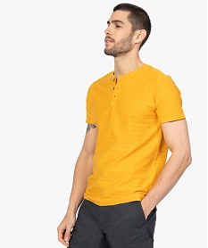 tee-shirt homme a col tunisien en maille texturee aspect raye jauneB501501_2