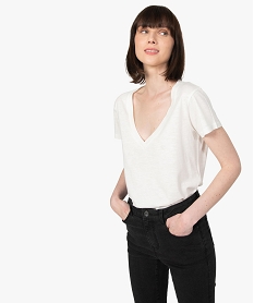 GEMO Tee-shirt femme à manches courtes et grand col V Blanc