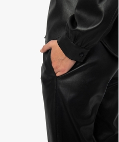 pantalon femme en matiere synthetique imitation cuir noirF592701_3