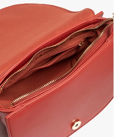 sac femme forme besace avec surpiqures sur le rabat rouge sacs bandouliereF822501_3