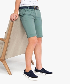 GEMO Bermuda garçon coupe chino avec ceinture tressée Vert