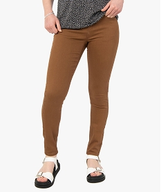 GEMO Pantalon femme coupe slim en toile extensible Brun