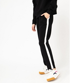 pantalon de jogging femme avec bandes contrastantes sur les cotes noirJ761701_1