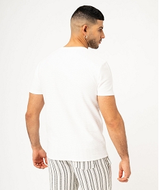 tee-shirt a manches courtes en maille texturee aspect raye homme blancK305701_3