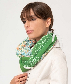 foulard femme a motifs fleuris et touches pailletees vert autres accessoiresQ117801_3