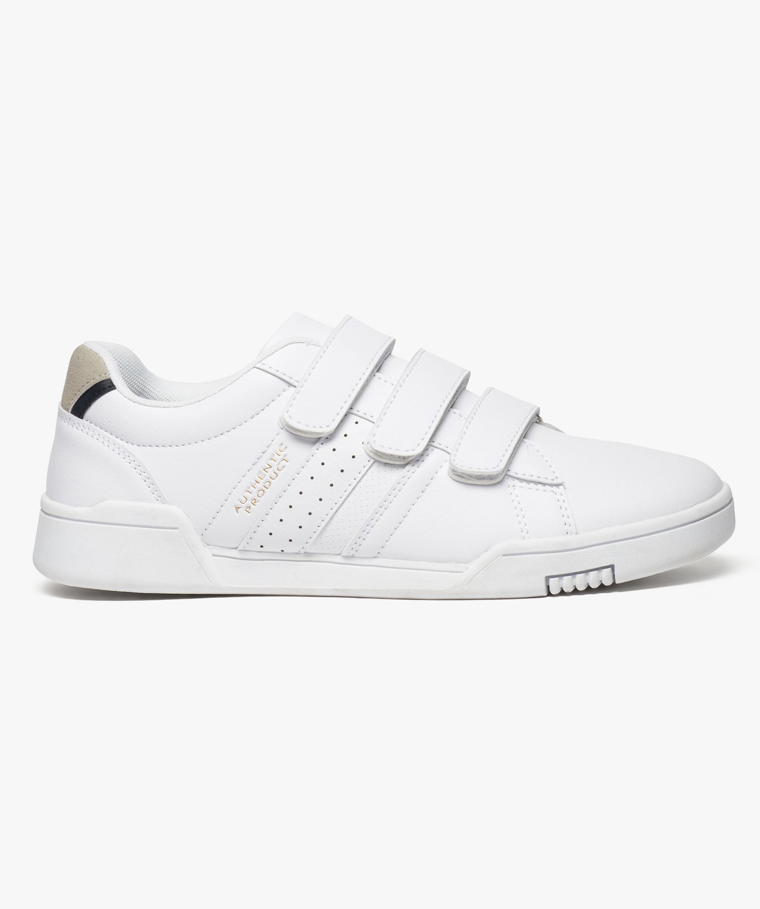 Gemo chaussures basket basse a bandes perforees blanc baskets et