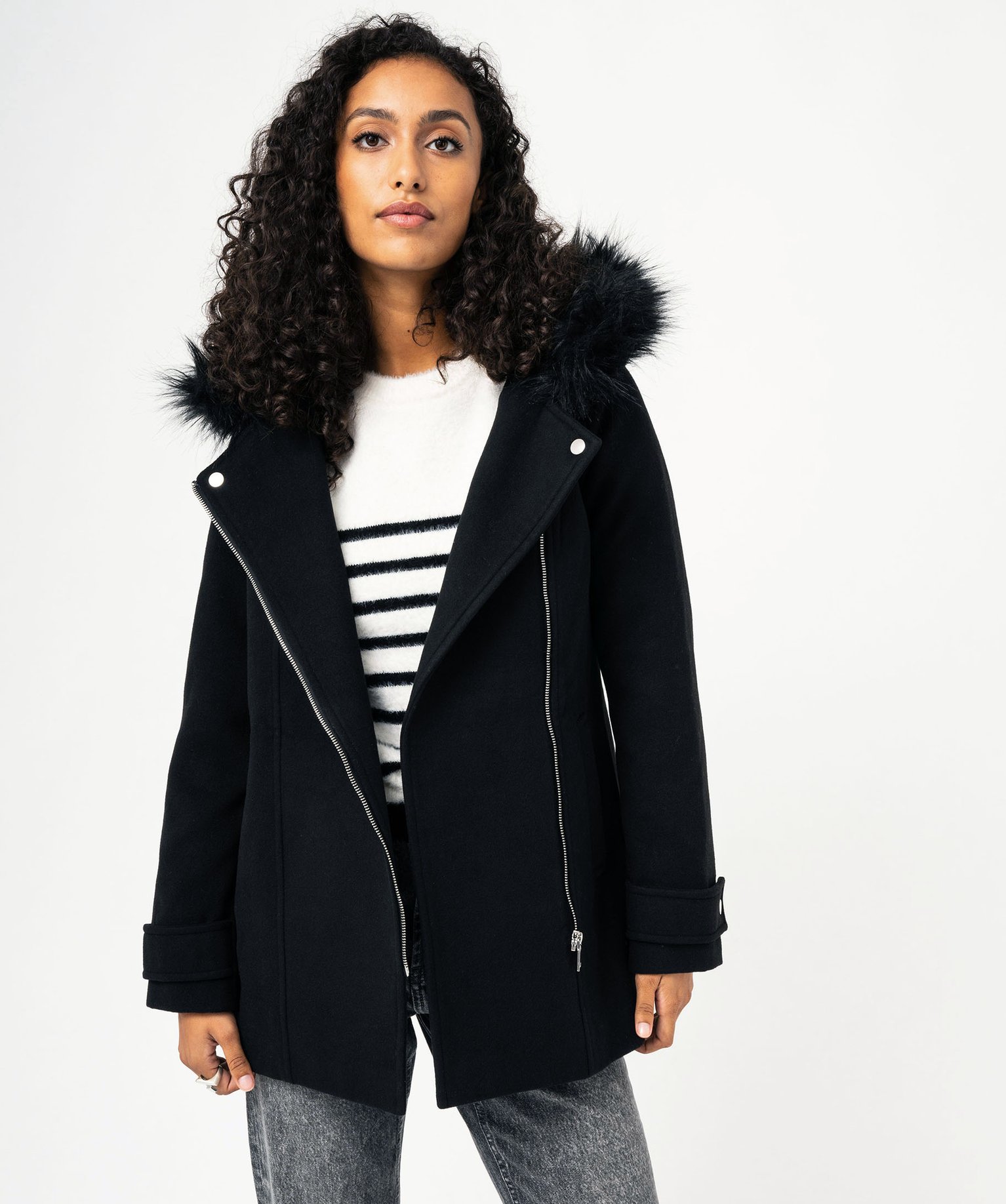 Manteau noir à capuche femme sale